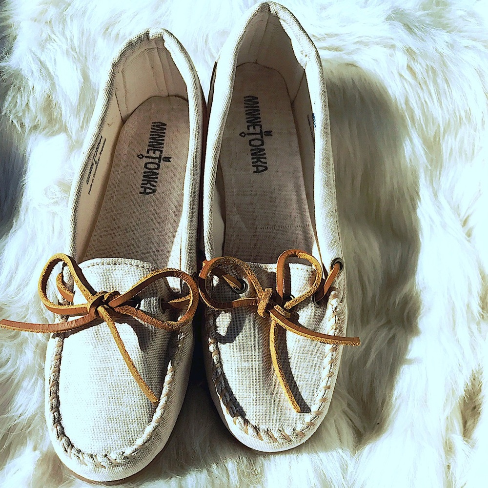 NWOT Minnetonka Beige Loafer Moccasins